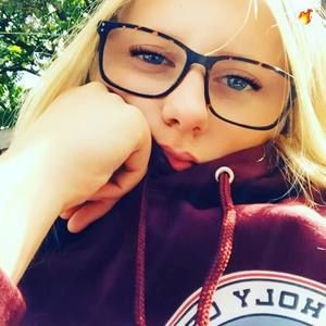 Meet your Posher, Alexis